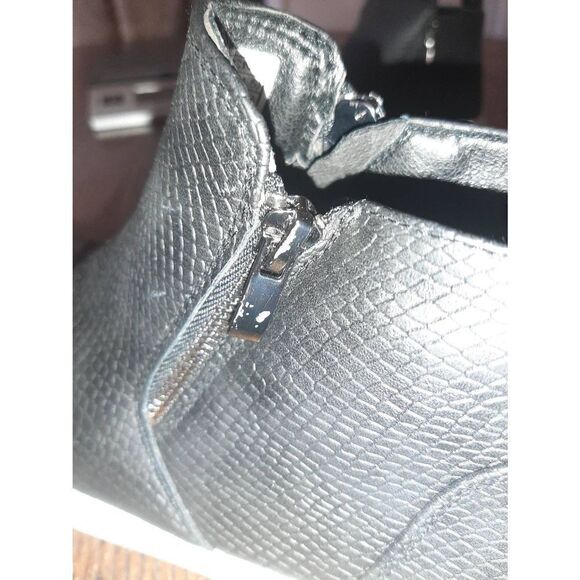 New Size 7 Black Side Zip Booties Shoes Ankle Boots - Picture 6 of 6